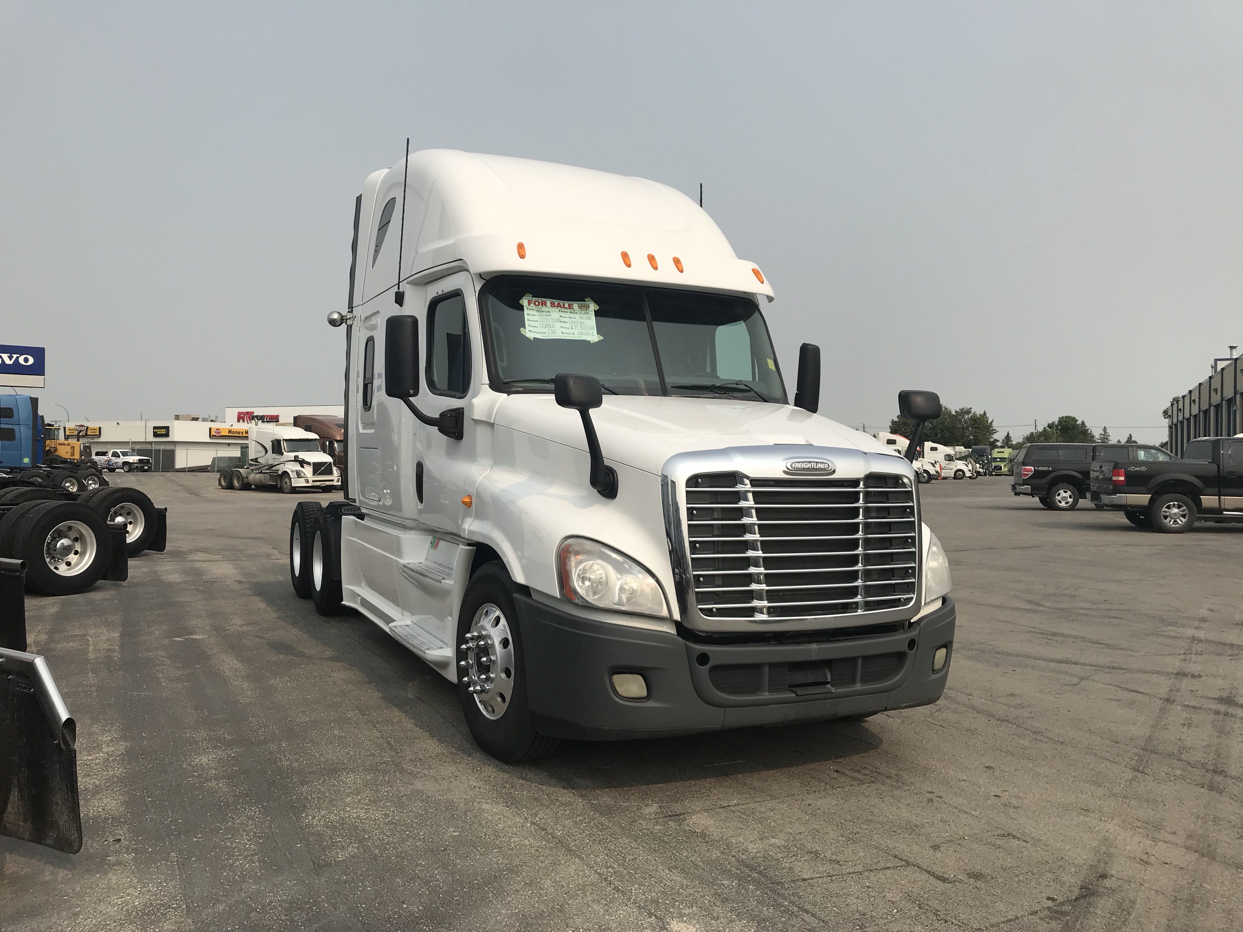 2013 FREIGHTLINER CASCADIA CONVENTIONAL TRUCK WITH SLEEPER (38015-2 ...