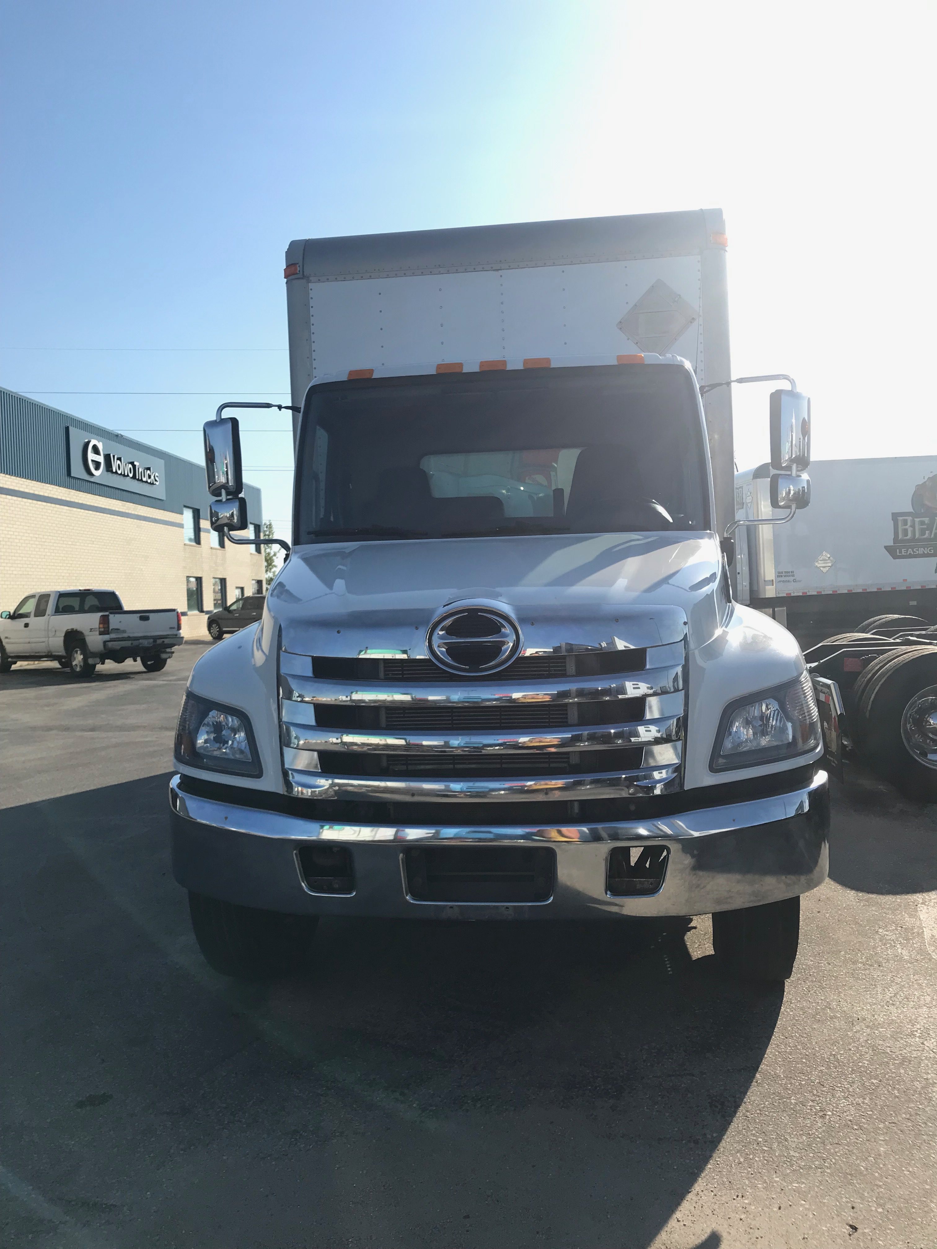 2016 HINO 338D-253-AS-A-H-16 24 FT DRY VAN WITH POWER TAILGATE (16042L ...